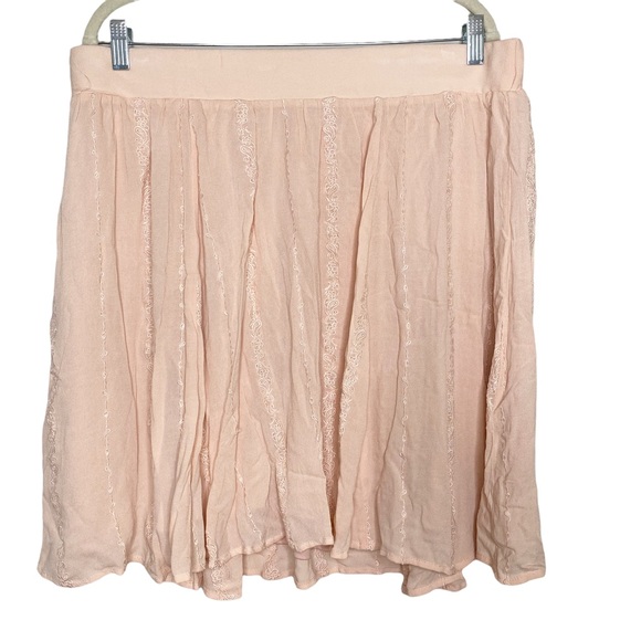 torrid Dresses & Skirts - NWT Torrid Blush Gauze Embroidered Skater Skirt Women’s Size 1